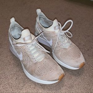 Nike womens air zoom Mariah flyknit racer sz 6 tan